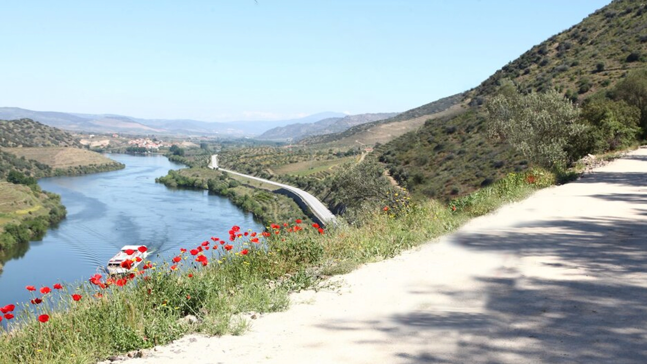 Ciclistas na Ecopista do Sabor em Torre de Moncorvo