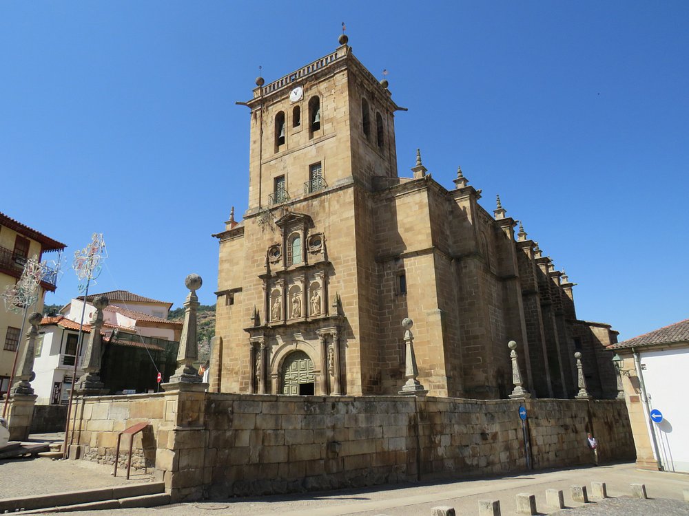 Basílica Menor de Torre de Moncorvo no centro histórico da vila